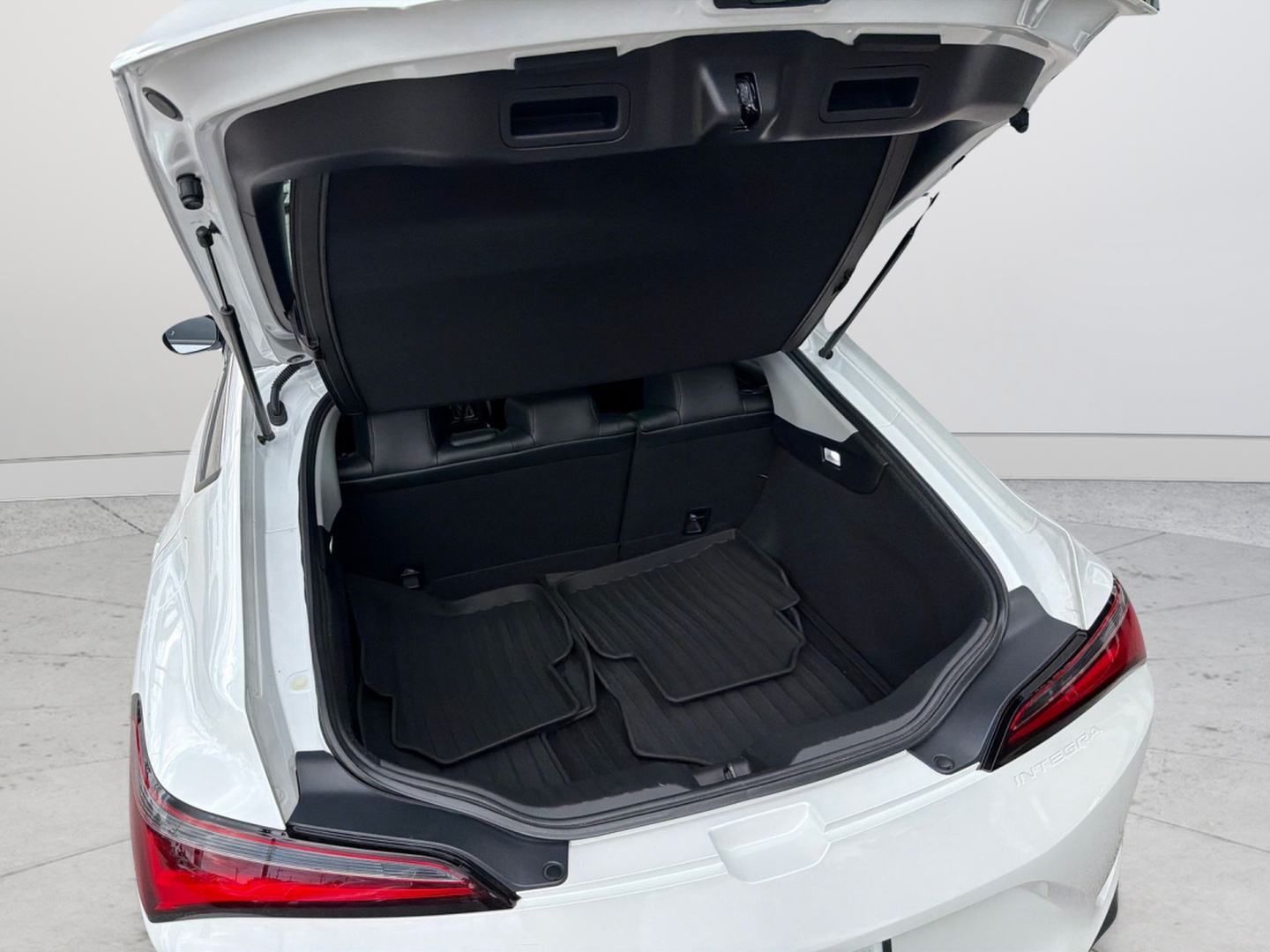 Used 2024 Platinum White Pearl Acura Base image 32