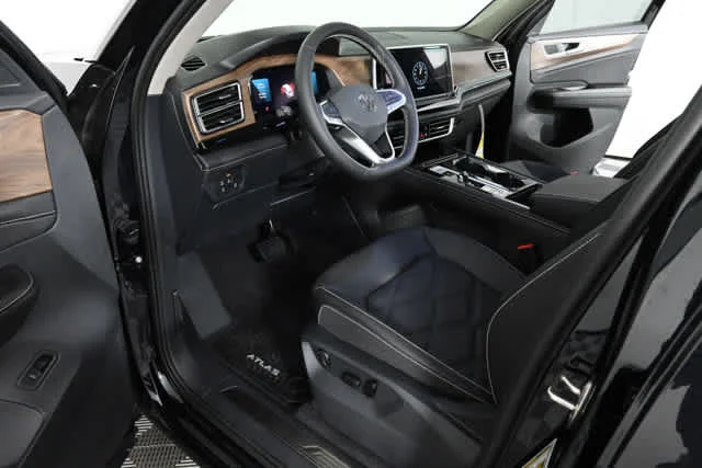 New 2026 Deep Black Pearl Volkswagen 2.0T SE w/Technology image 19