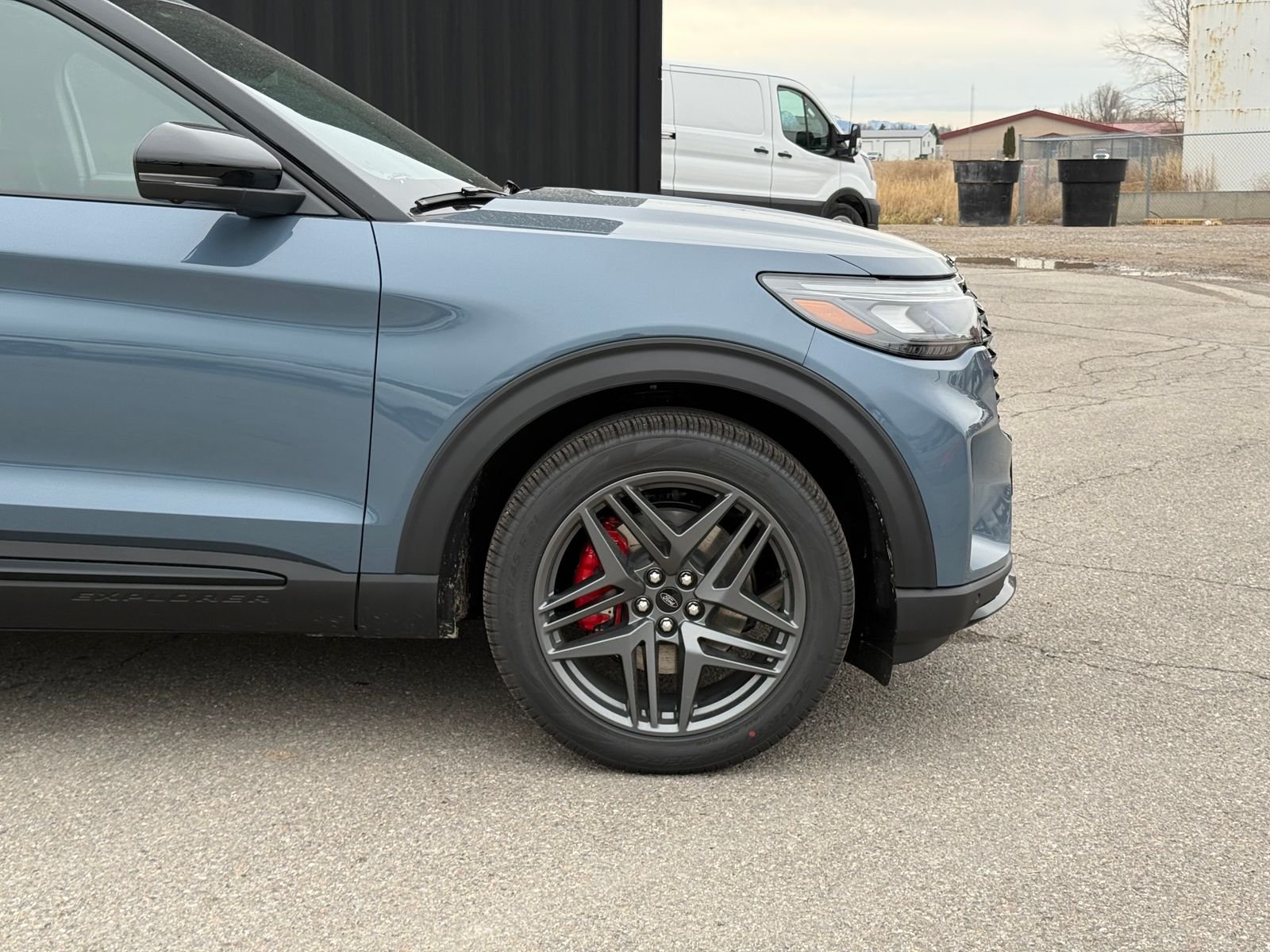View vehicle photo 5