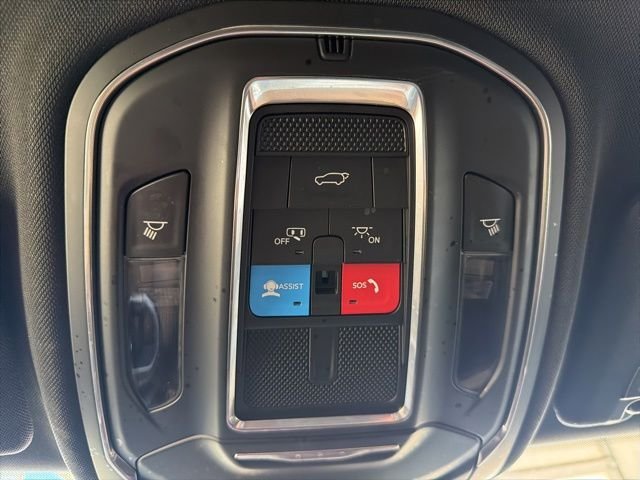 Used 2025 Black Jeep Altitude image 25