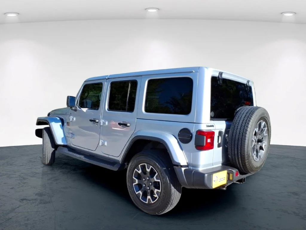 Used 2024 Silver Jeep Sahara image 12