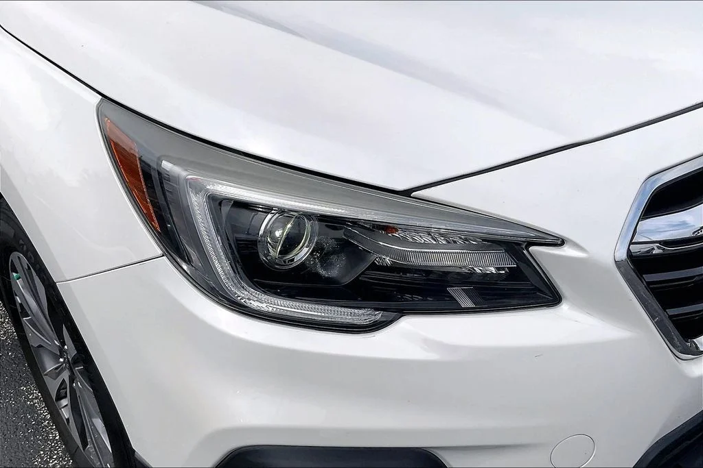 Used 2019 White Subaru 2.5i image 28