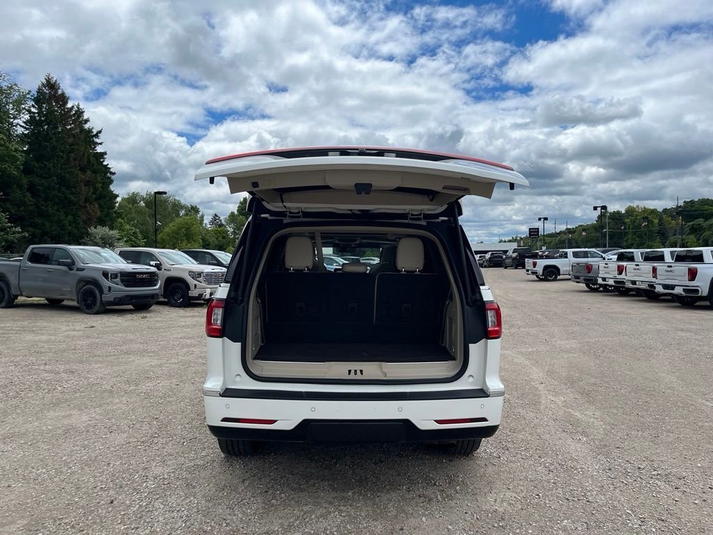 Used 2020 White Lincoln Reserve image 10