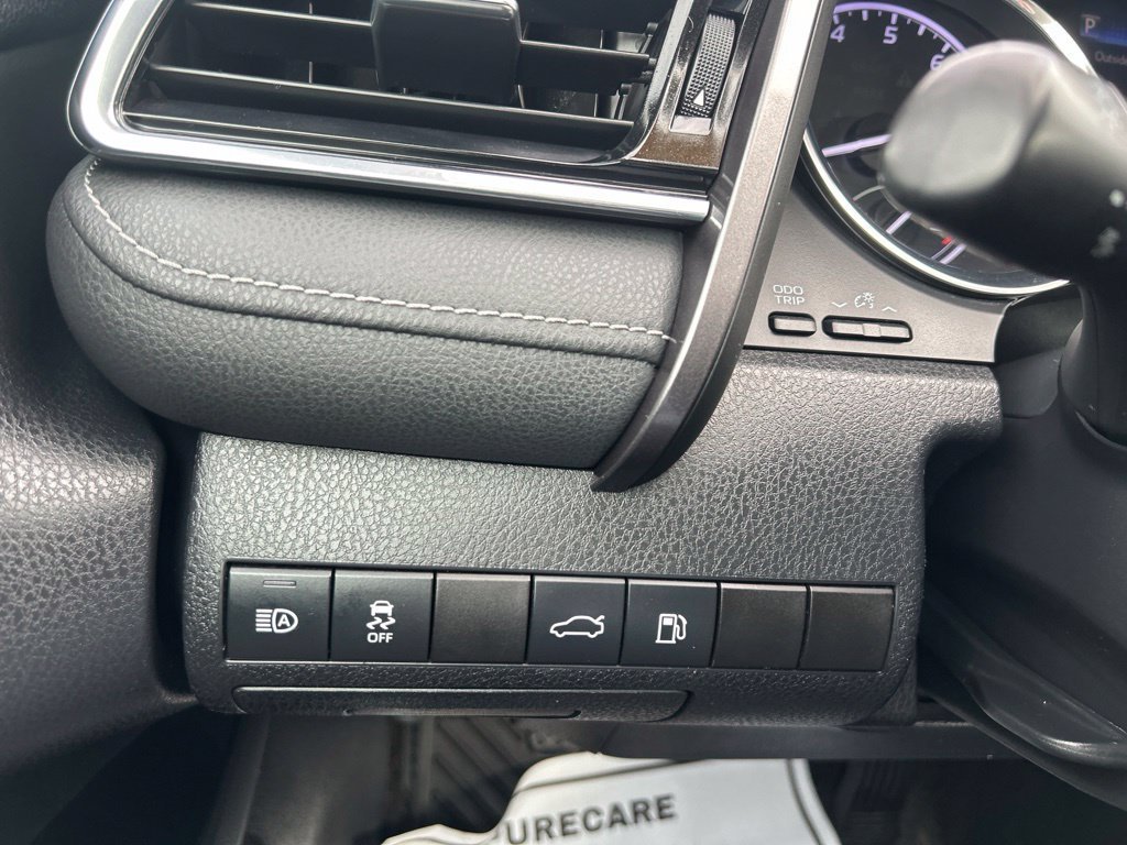 Used 2018 Midnight Black Metallic Toyota SE image 21