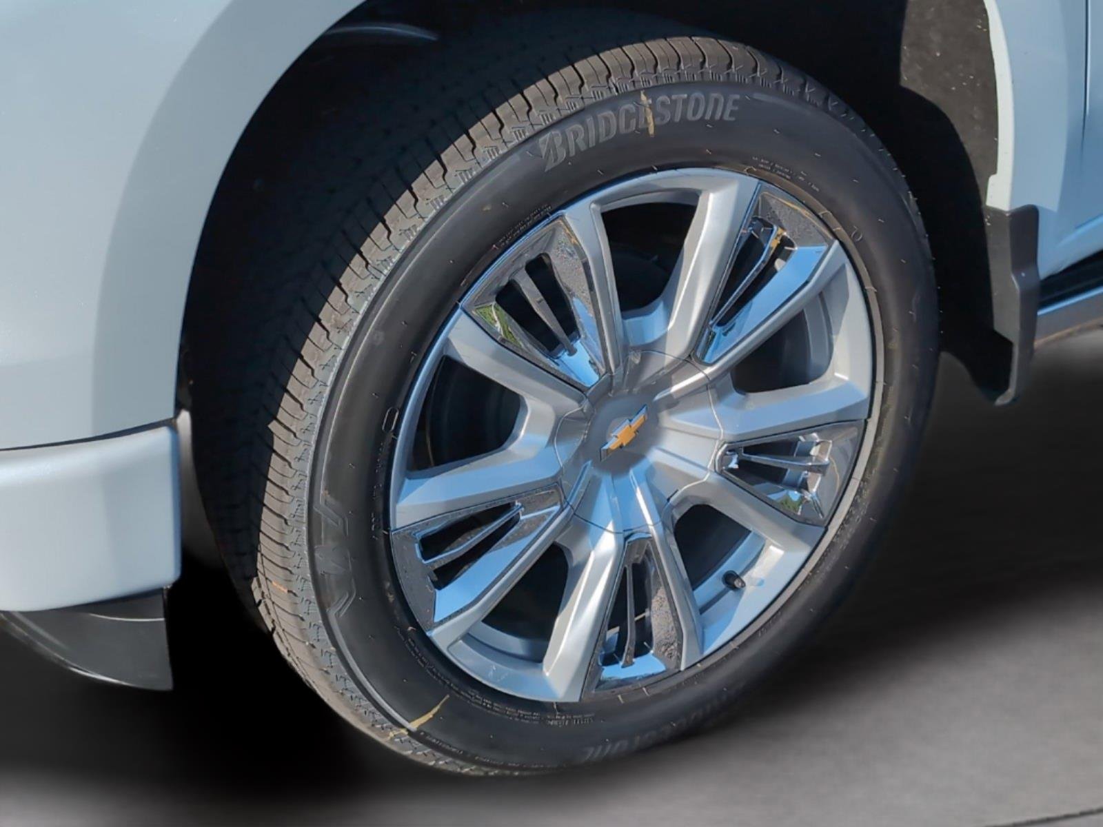 New 2026 Polar White Tricoat Chevrolet High Country image 38