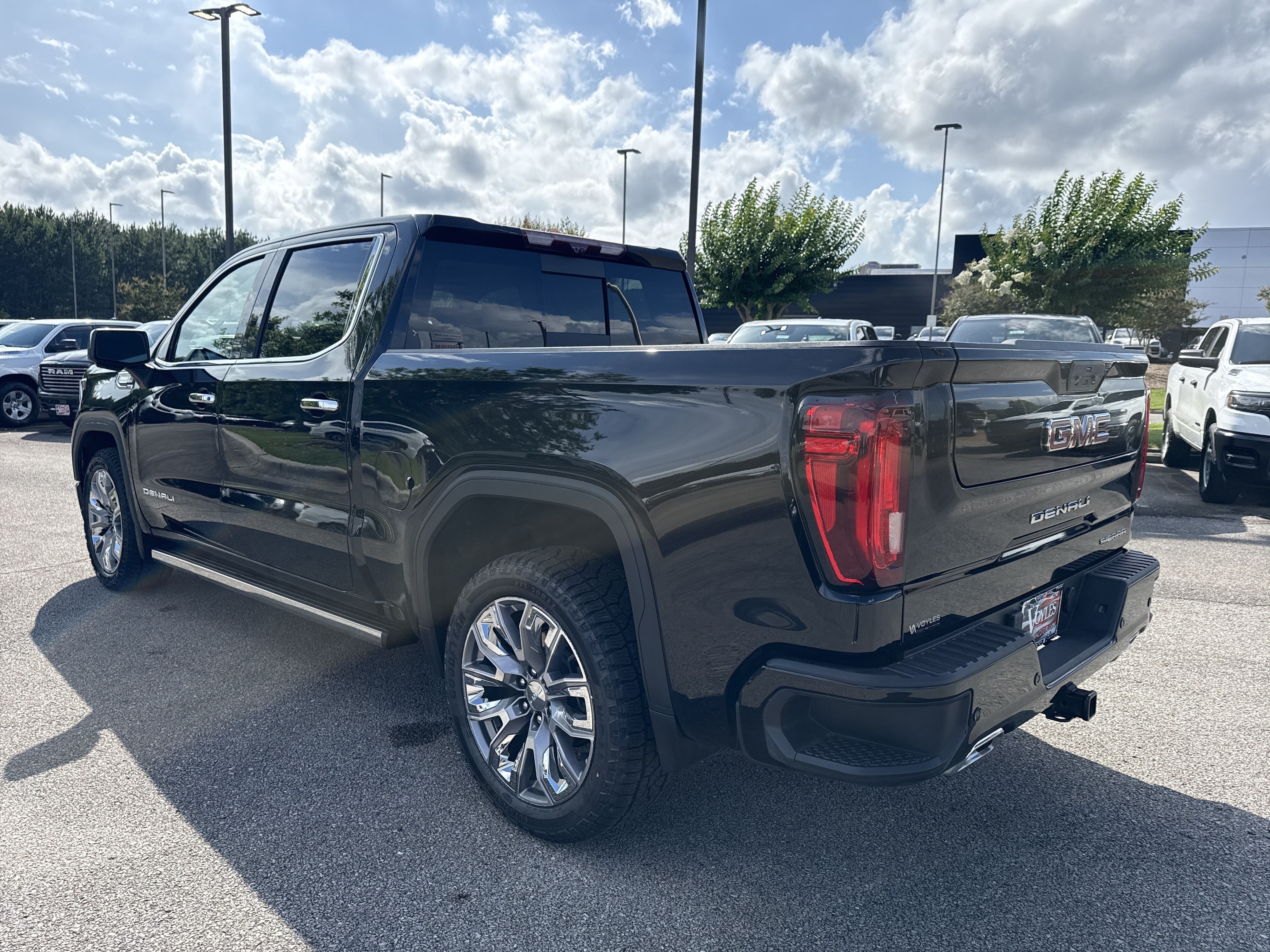 Used 2023 Onyx Black GMC Denali image 5