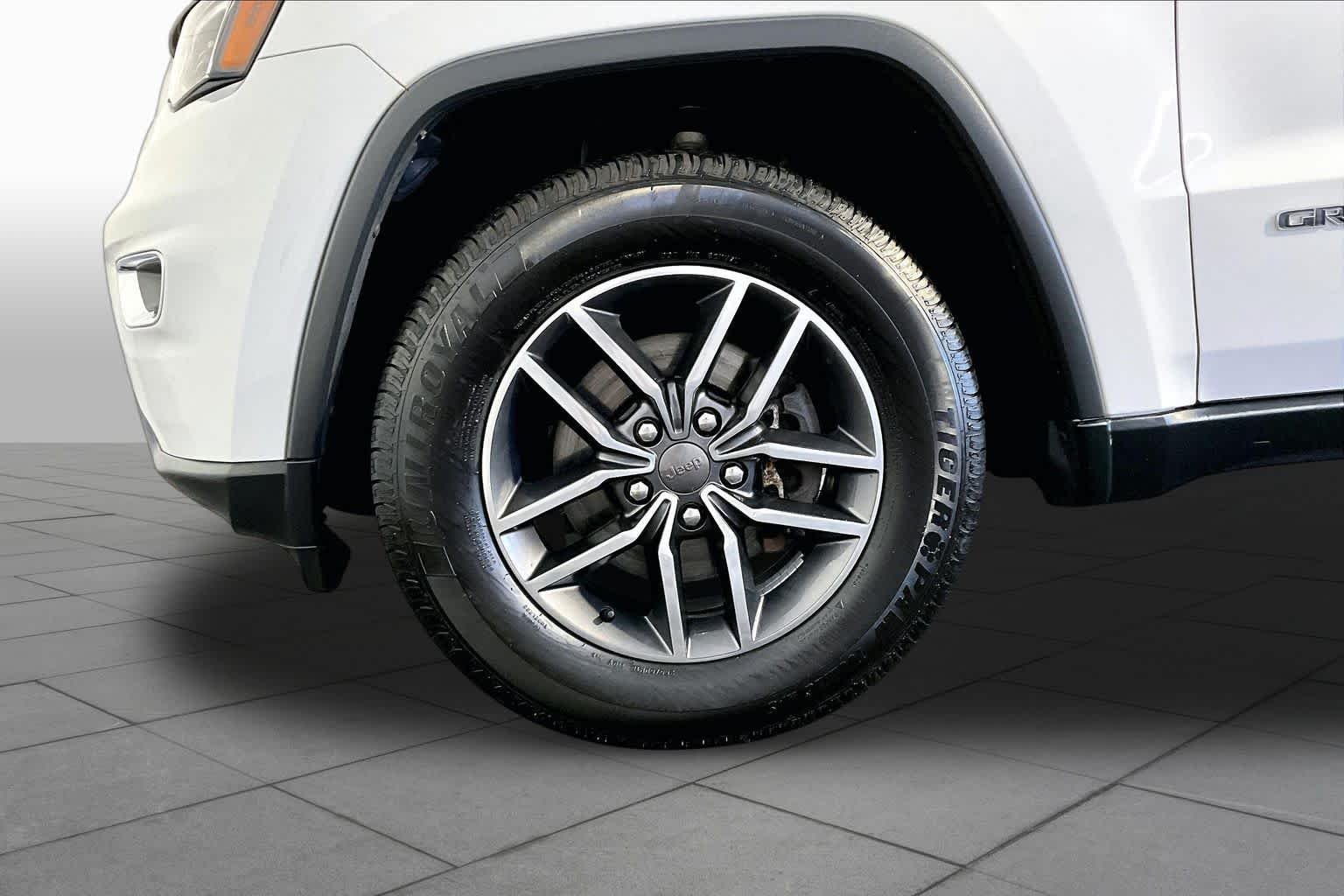 Used 2019 Bright White Clear Coat Jeep Limited image 11