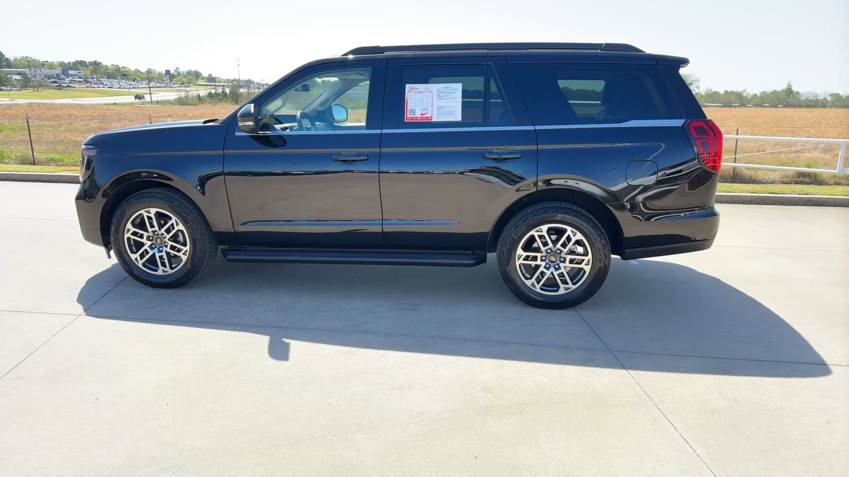 Used 2025 Black Metallic Ford Active image 5