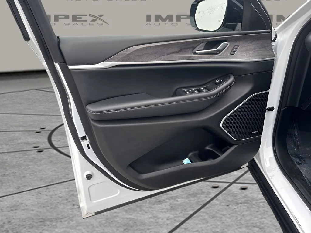 Used 2022 White Jeep Limited image 29