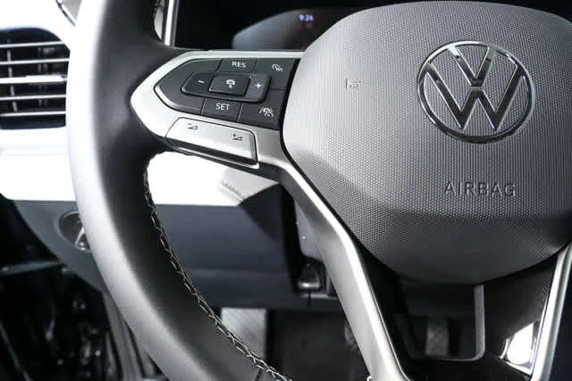 New 2026 Deep Black Pearl Volkswagen SE image 9