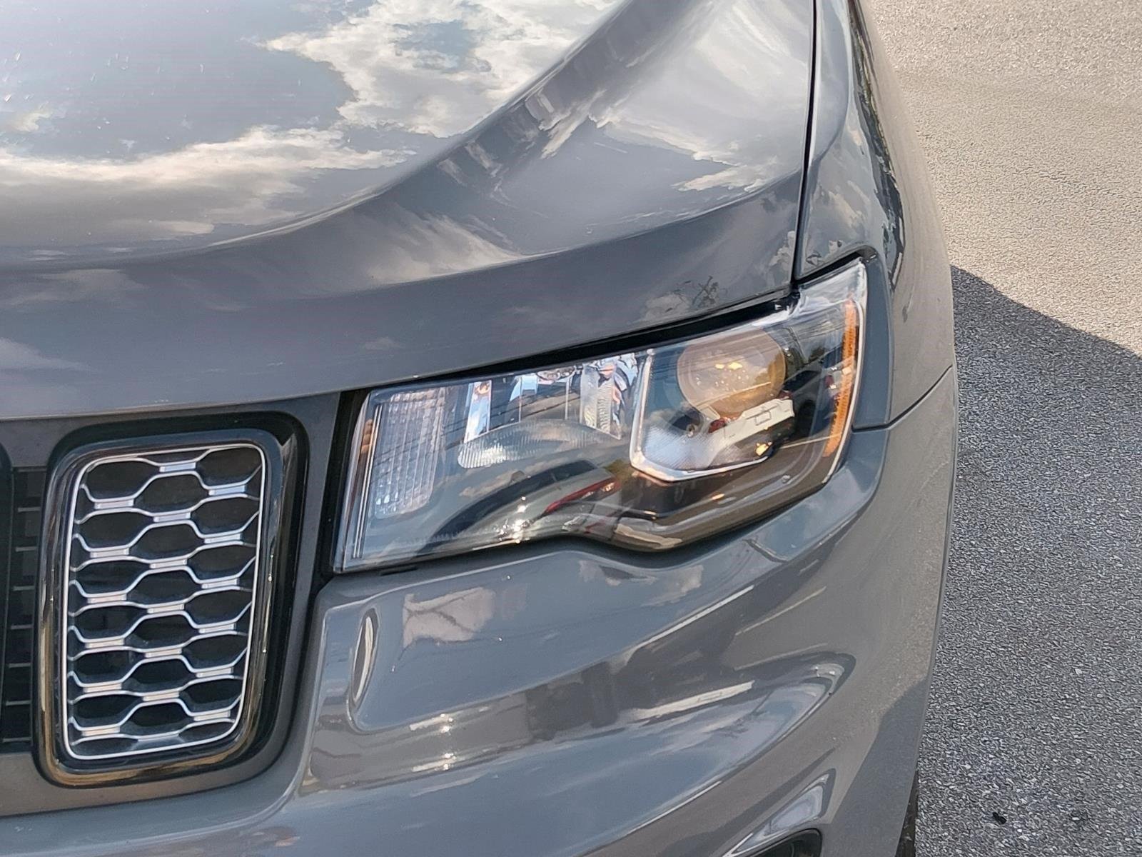 Used 2020 Sting-Gray Clearcoat Jeep Altitude image 10