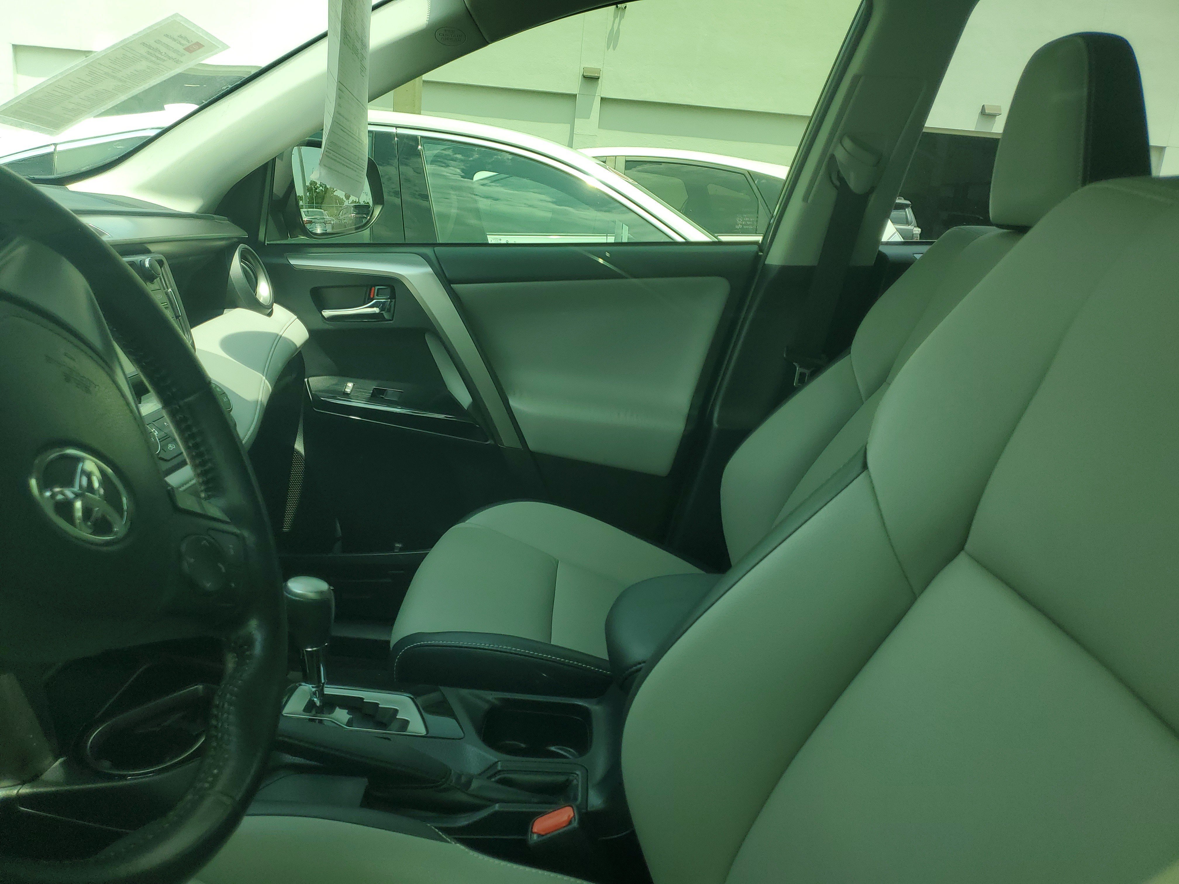 Used 2017  Toyota Limited image 10