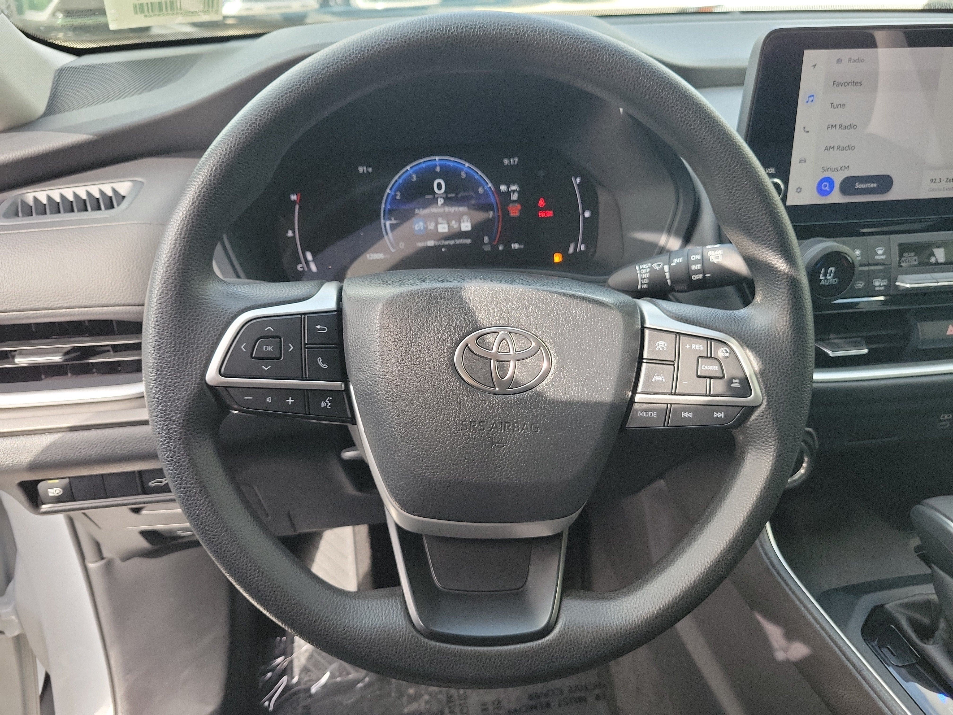 Used 2025 Pearl Toyota LE image 26