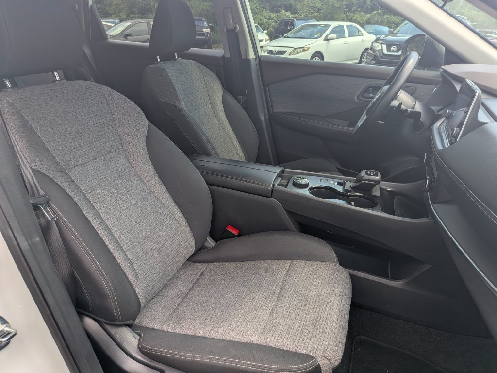 Used 2022 White Nissan S image 28
