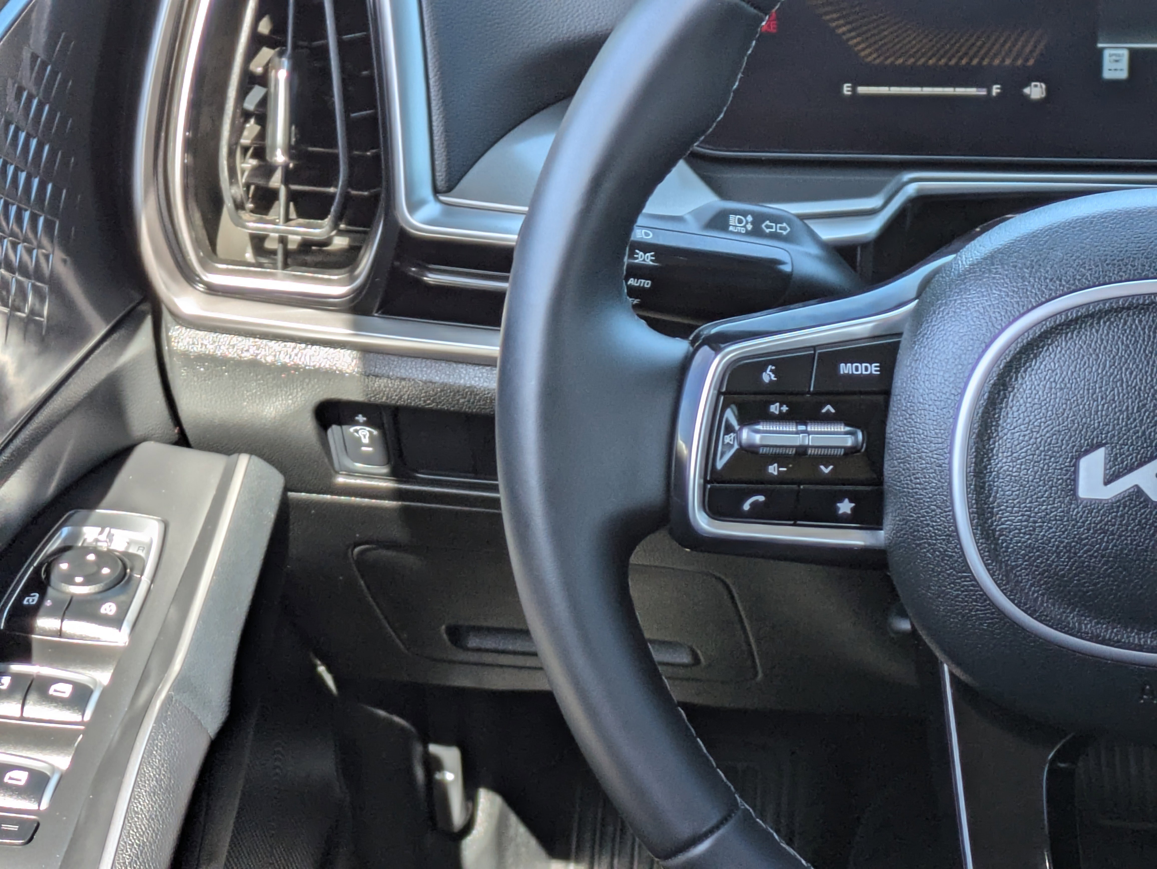 2025 Kia Sorento S - Photo 24