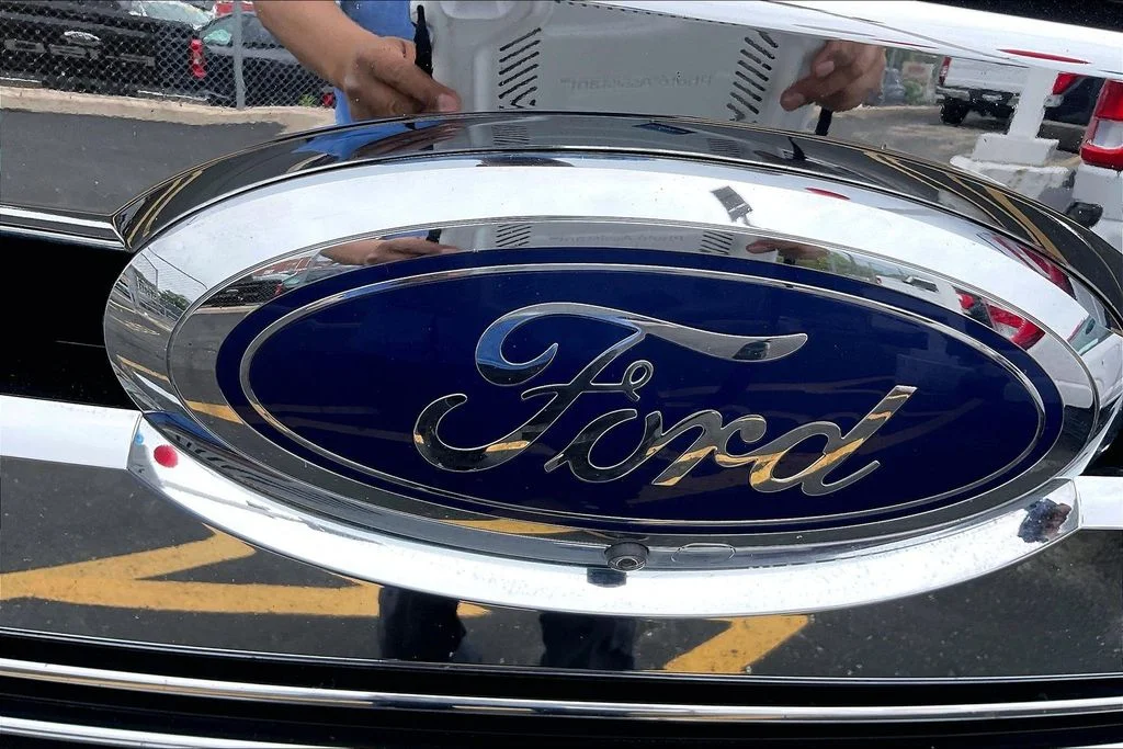 Used 2019 Ruby Red Metallic Ford Lariat image 32