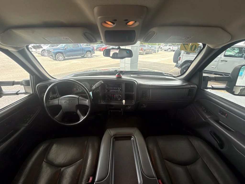 Used 2007 Graystone Metallic Chevrolet LT image 11