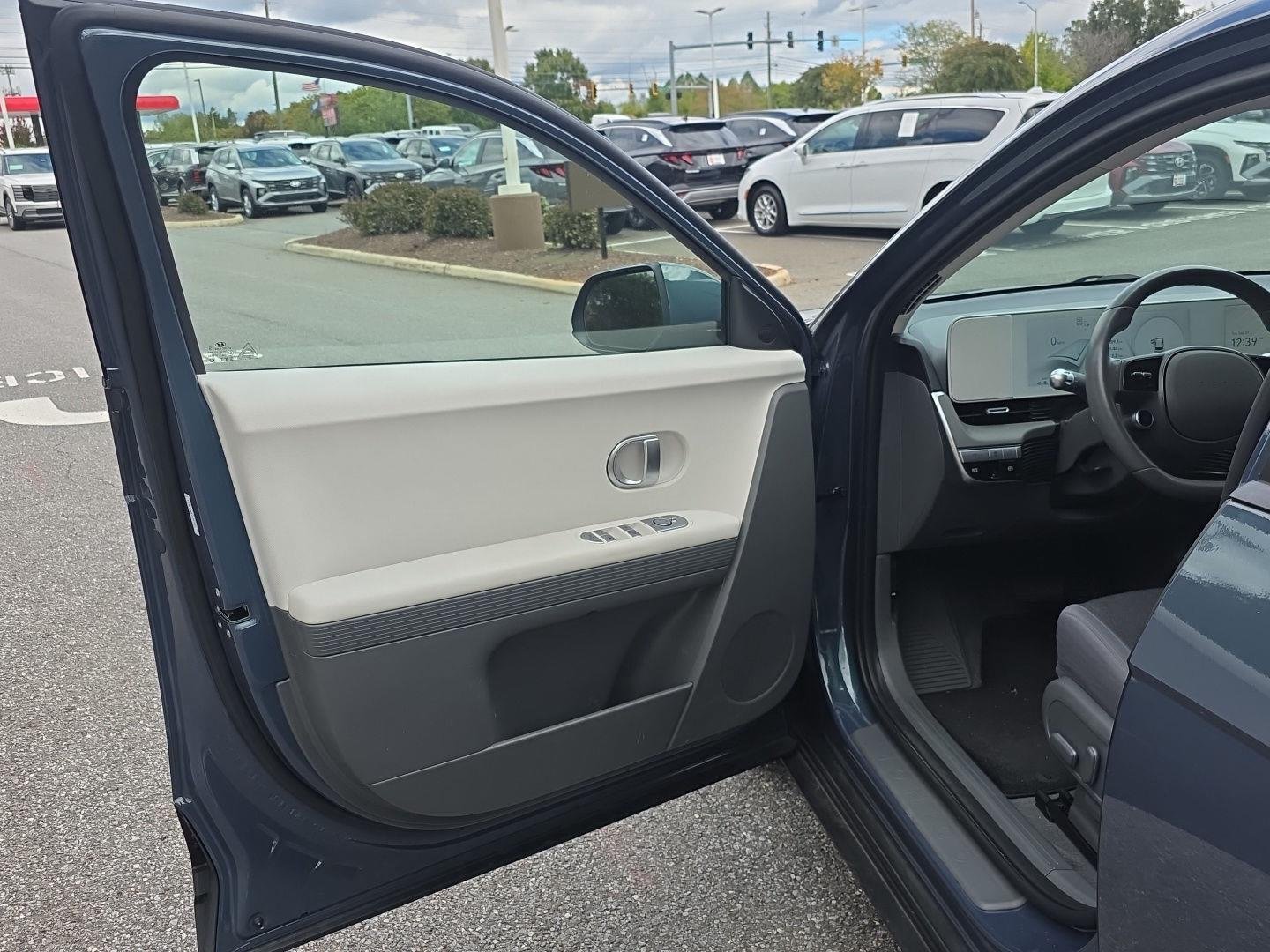 Used 2024 Digital Teal Hyundai SEL image 9