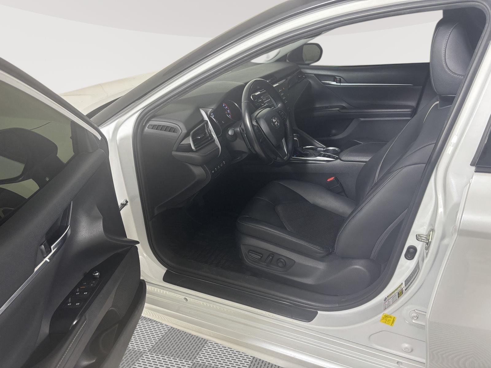 Used 2019 Wind Chill Pearl w/Midnight Black Metallic Roof Toyota XSE V6 image 3
