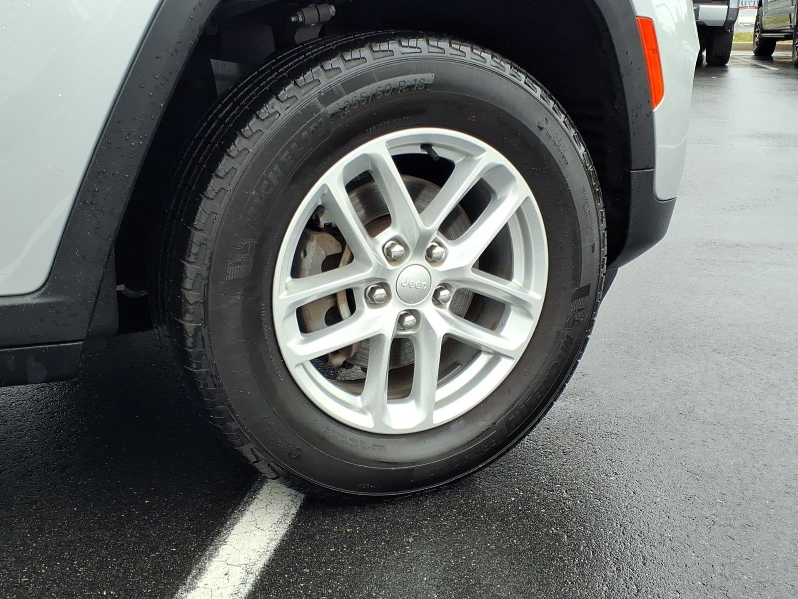 Used 2023 Silver Zynith Jeep Laredo image 11