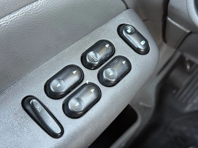 Used 2005 Black Clearcoat Ford Adrenalin image 17