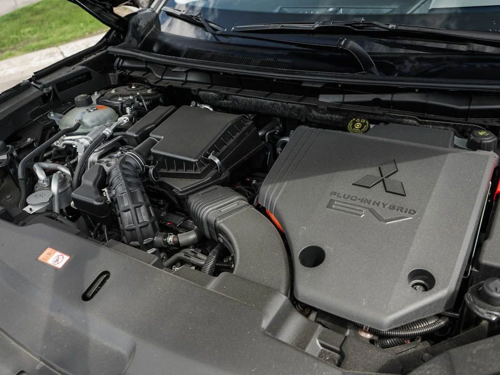2025 Mitsubishi Outlander Plug-in Hybrid Platinum Edition - Photo 7