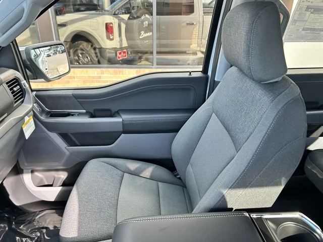 New 2026 Oxford White FORD XLT image 15