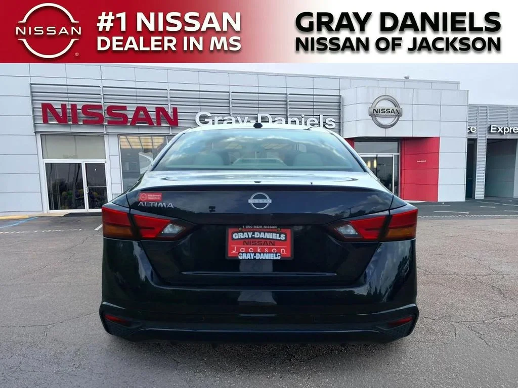 Used 2025 Black Nissan 2.5 SV image 6