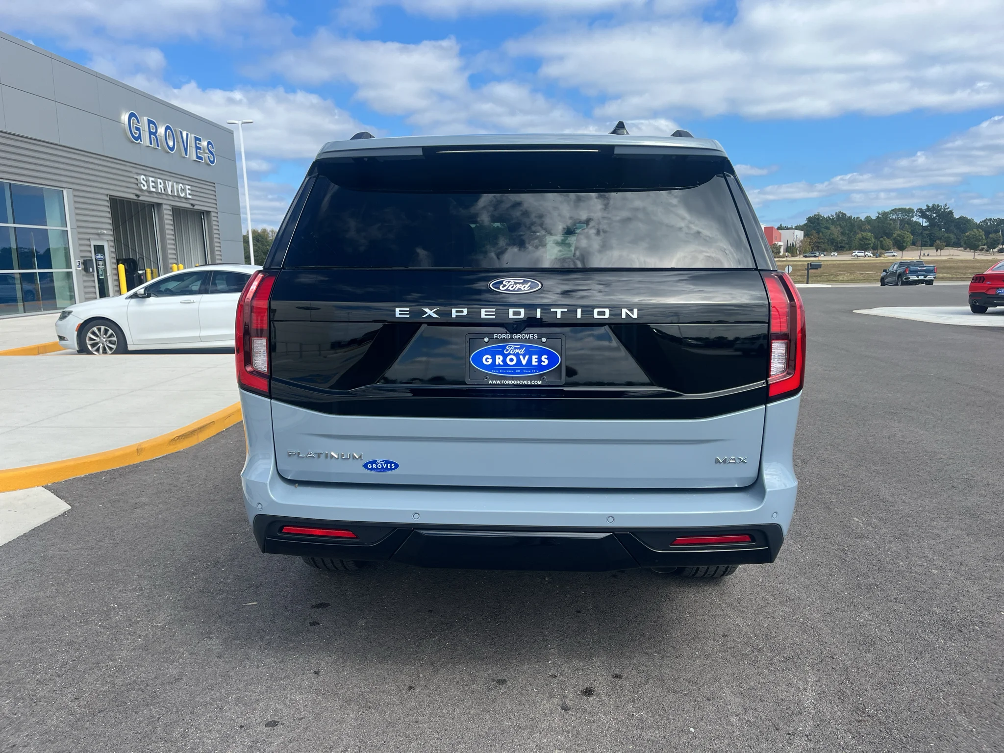 New 2027 Glacier Gray Metallic Tri-Coat Ford MAX Platinum image 5