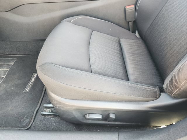 Used 2025 Gray Nissan SV image 25