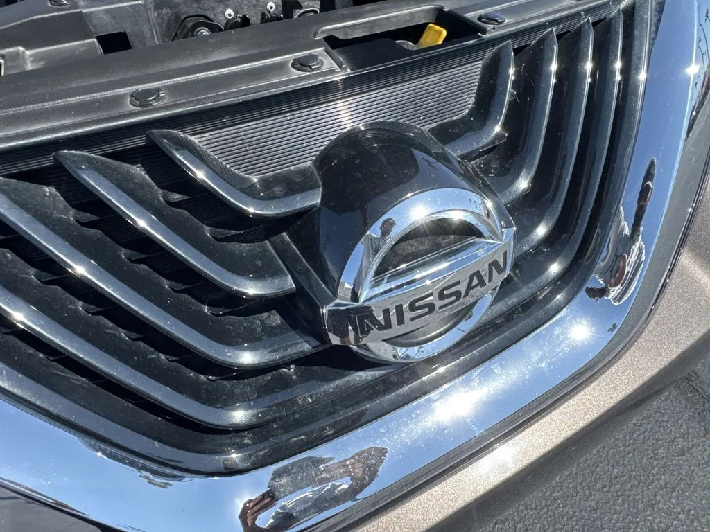 Used 2017 Brown Nissan Platinum image 32