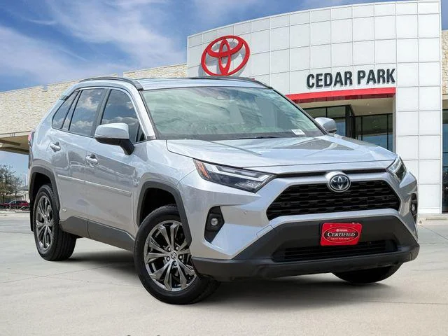 Certified Used 2023 SILVER SKY METALLIC Toyota XLE Premium image 33