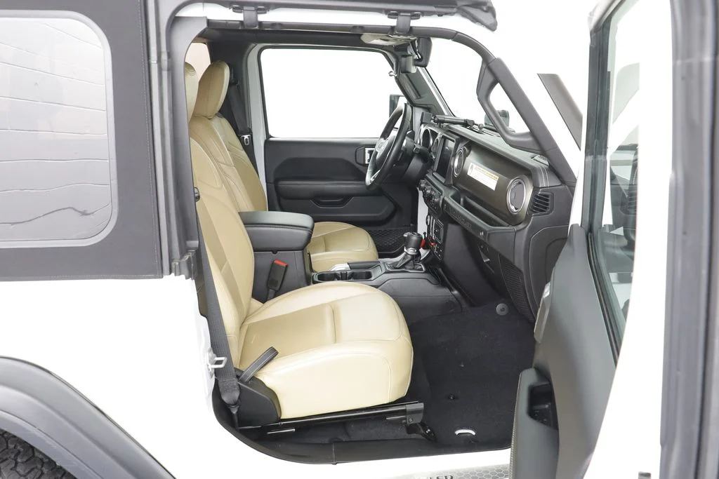 Used 2018 Bright White Clearcoat Jeep Rubicon image 20