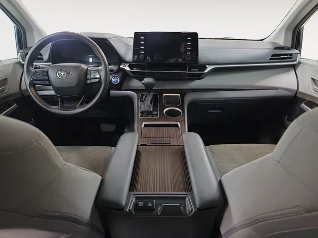 Used 2022  Toyota LE image 10