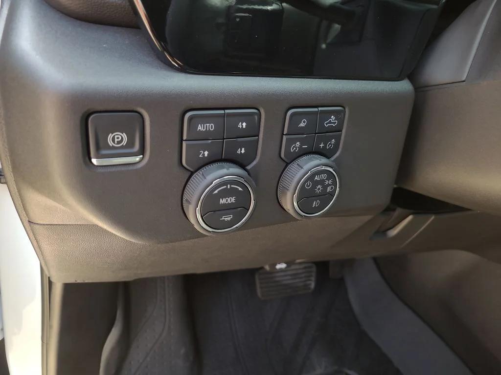 Used 2025 White Chevrolet ZR2 image 22