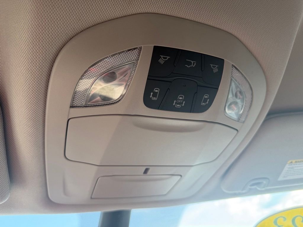 Used 2023 Black Chrysler Touring L image 23