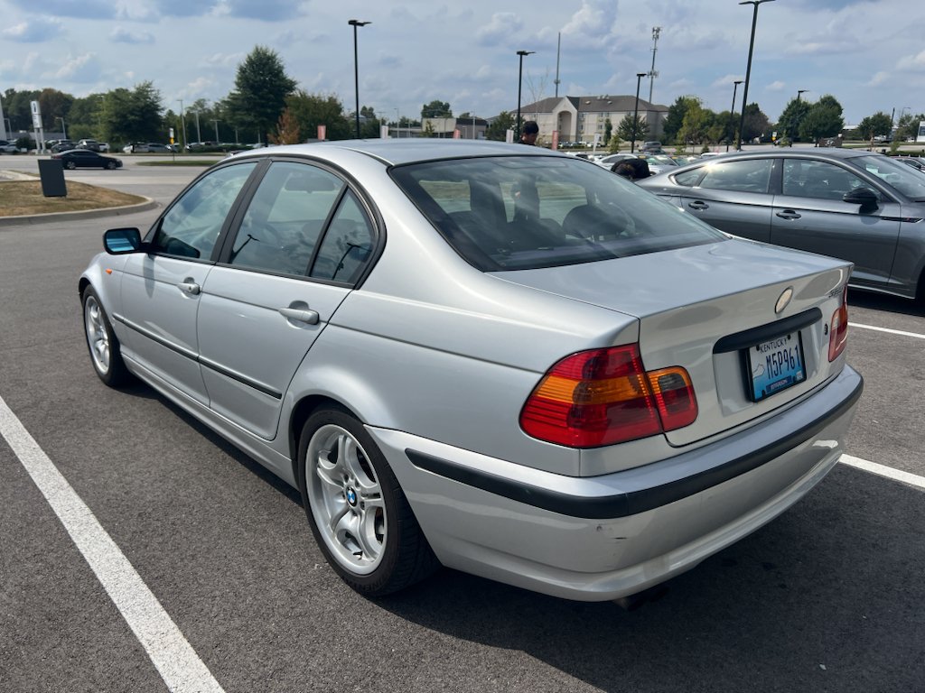 Used 2003 Alpine White BMW 325i image 14