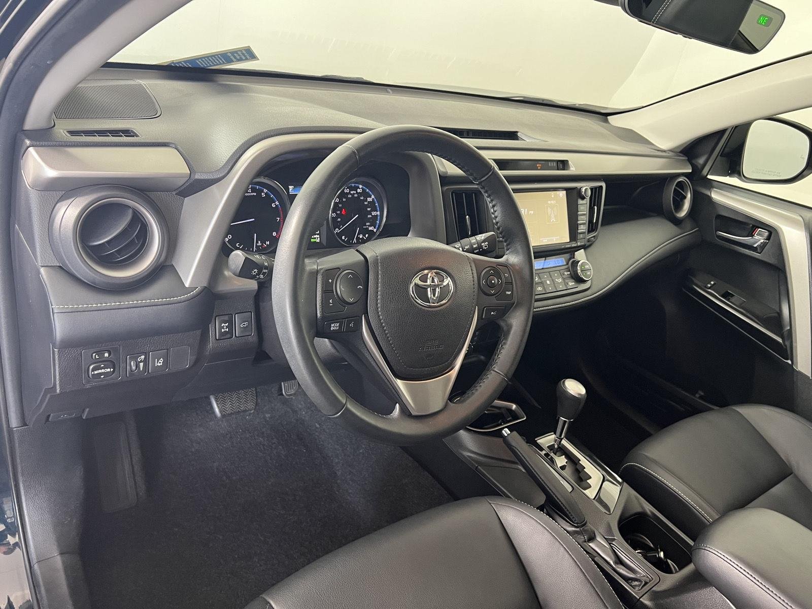 Used 2018 Galactic Aqua Mica Toyota Limited image 10