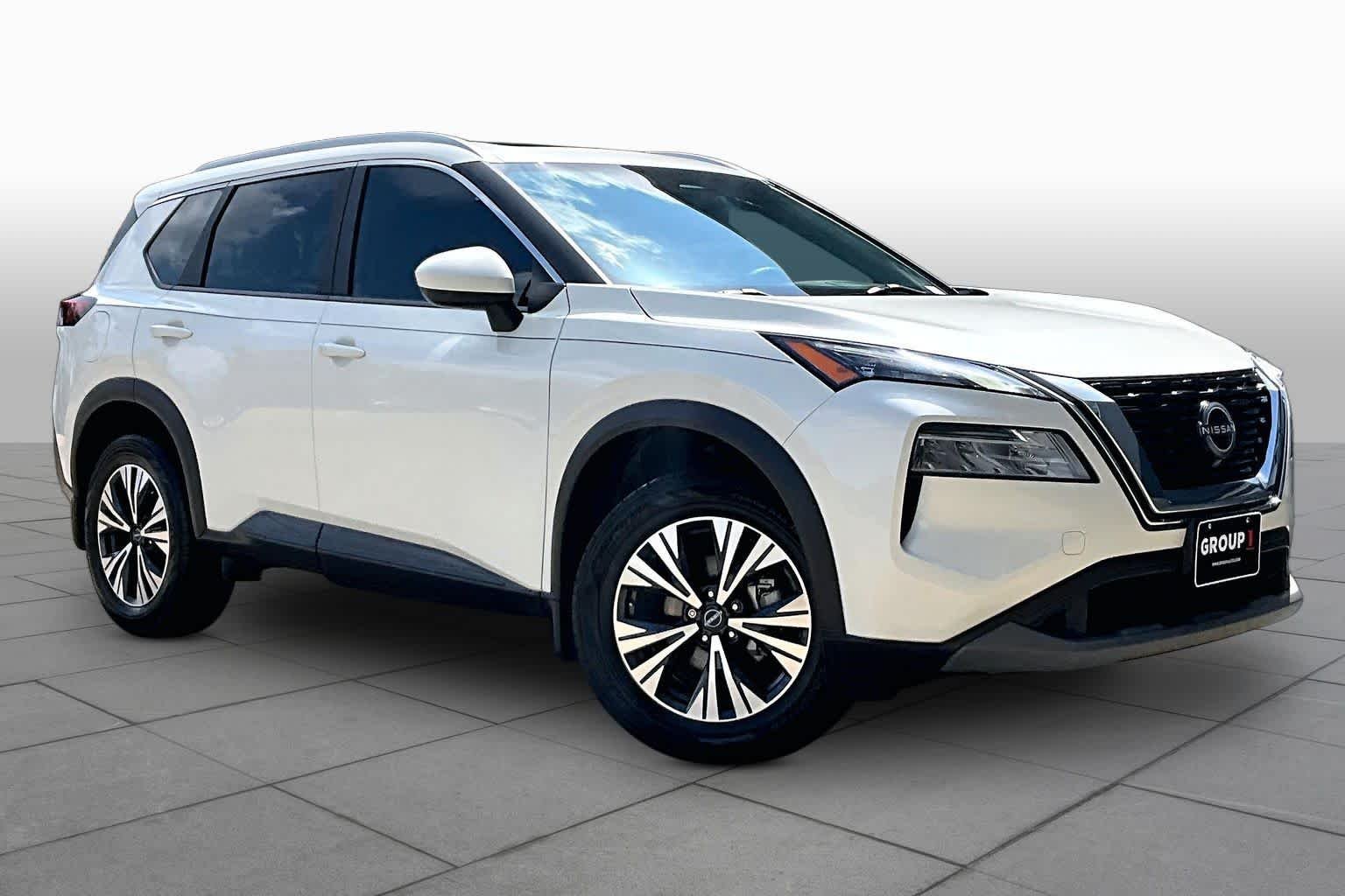 Used 2023 Pearl White Tricoat Nissan SV image 3