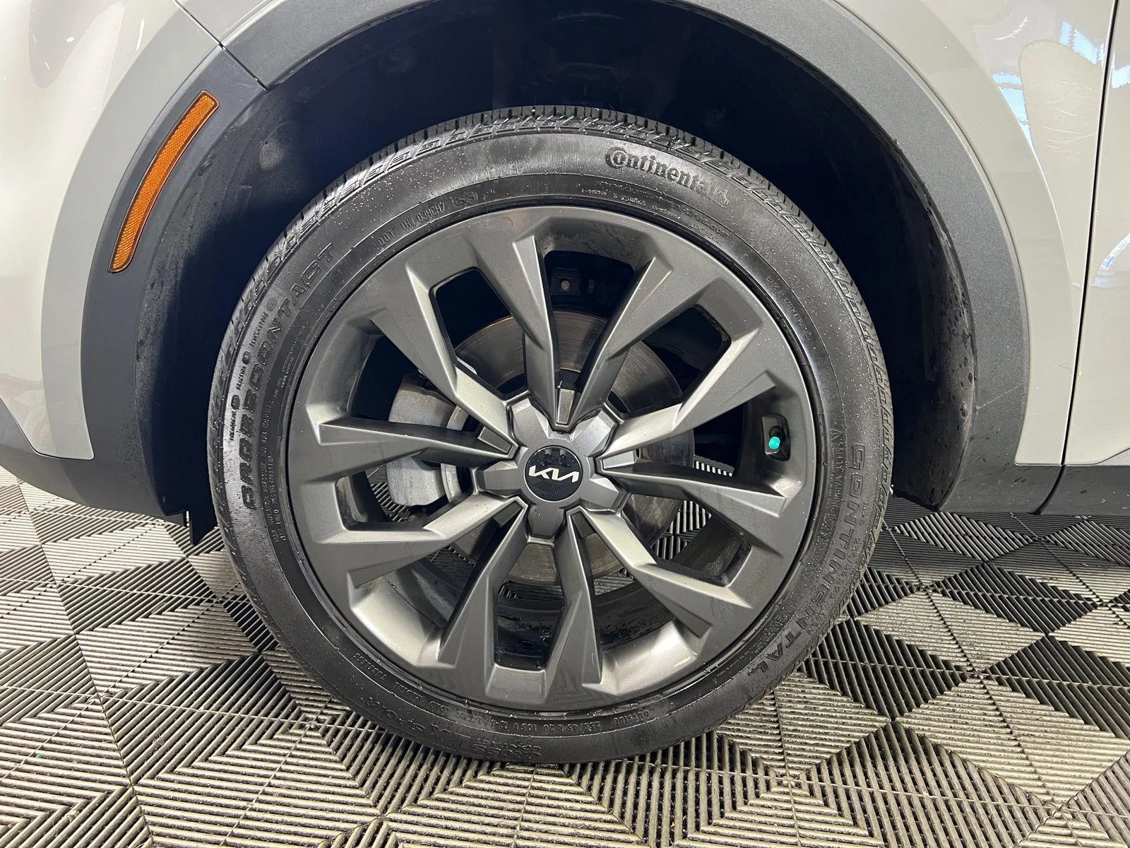Used 2023 Wolf Gray Kia X-Line SX Prestige image 34