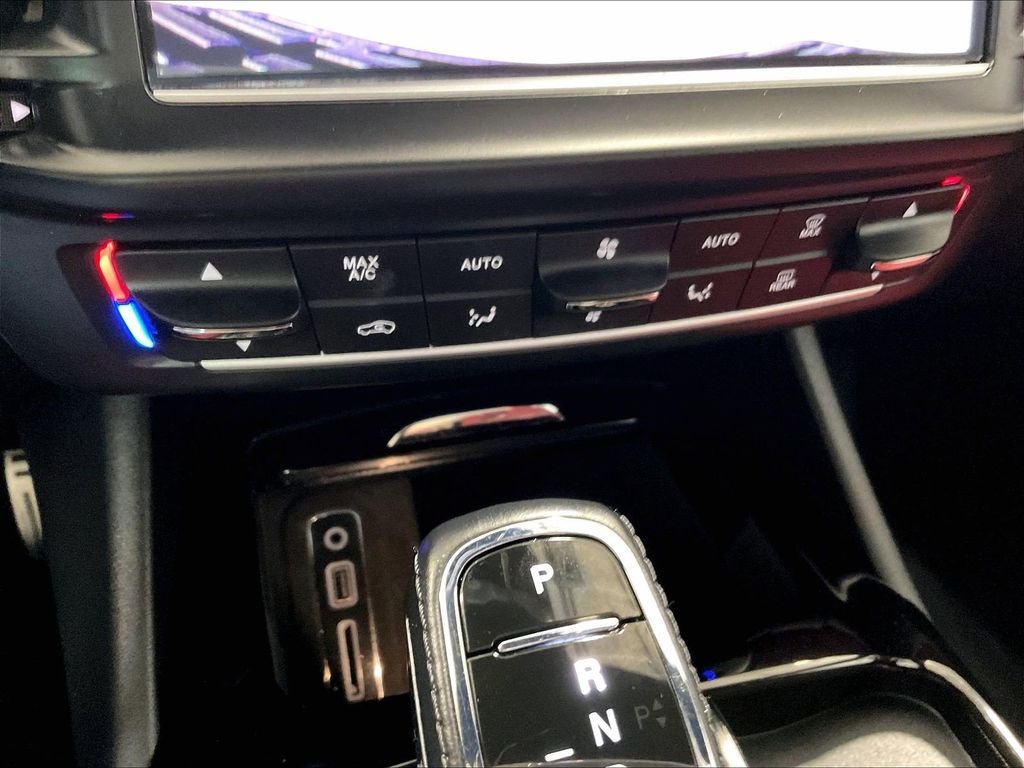 Used 2022 White Maserati Modena image 26
