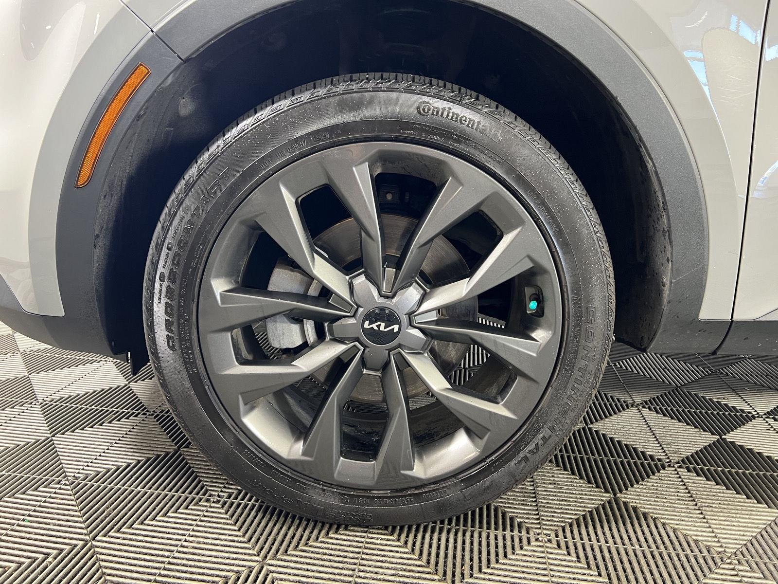 Used 2023 Wolf Gray Kia X-Line SX Prestige image 34