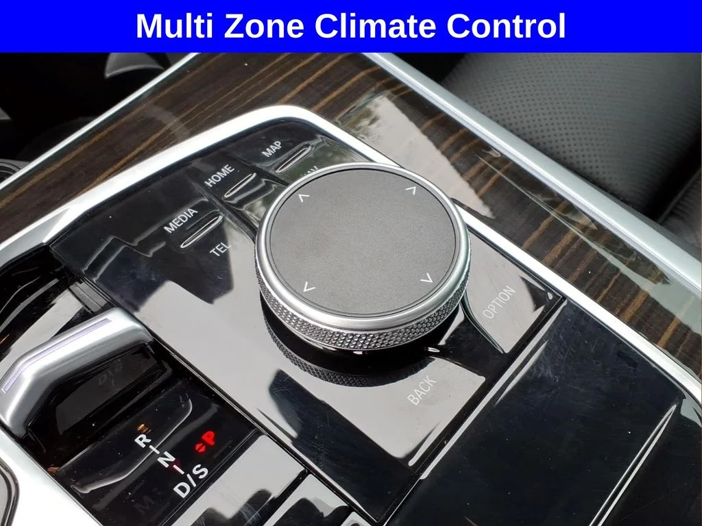 Used 2025 White BMW xDrive40i image 11