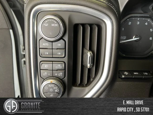 Used 2020 White GMC Denali image 32