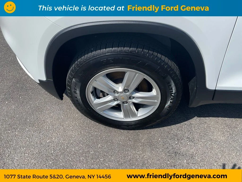 Used 2022 White Chevrolet LS image 9