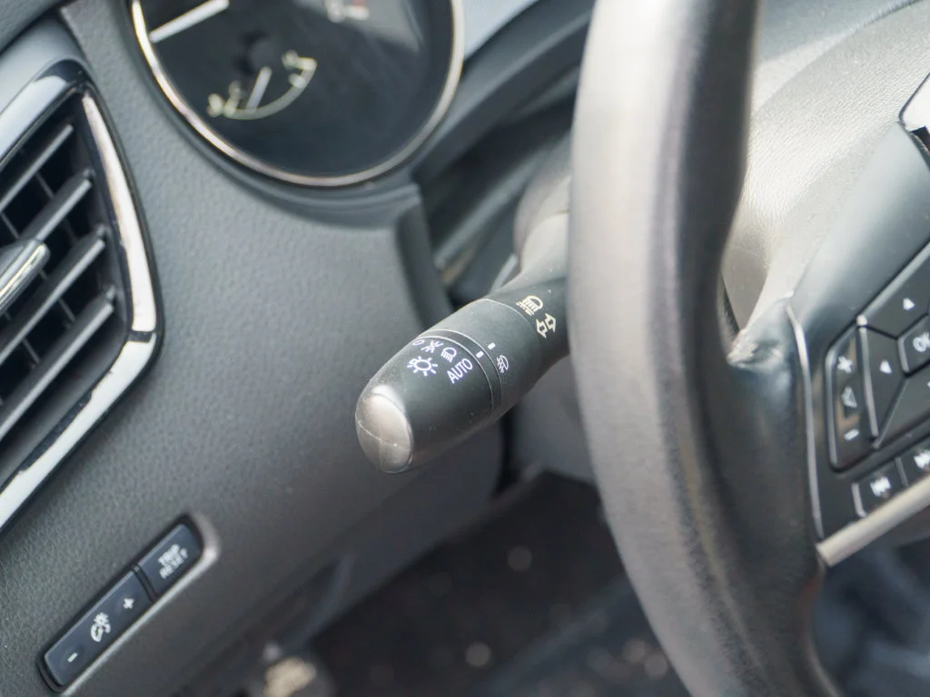 Used 2020 Brilliant Silver Metallic Nissan SV image 29