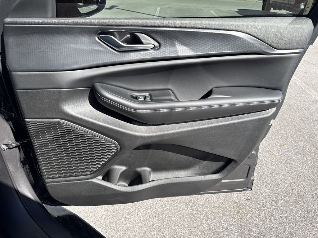 New 2025 Baltic Gray Metallic Clear-Coat Exterior Paint Jeep  image 40