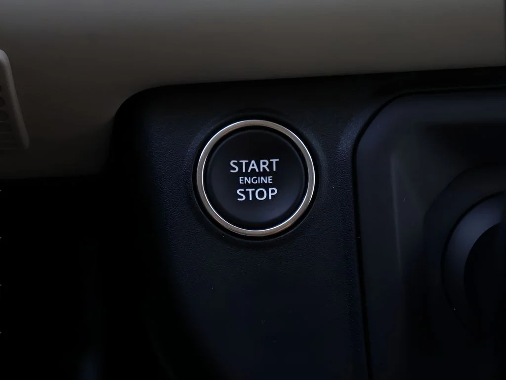 Used 2024 Fuji White Land Rover X-Dynamic SE image 27