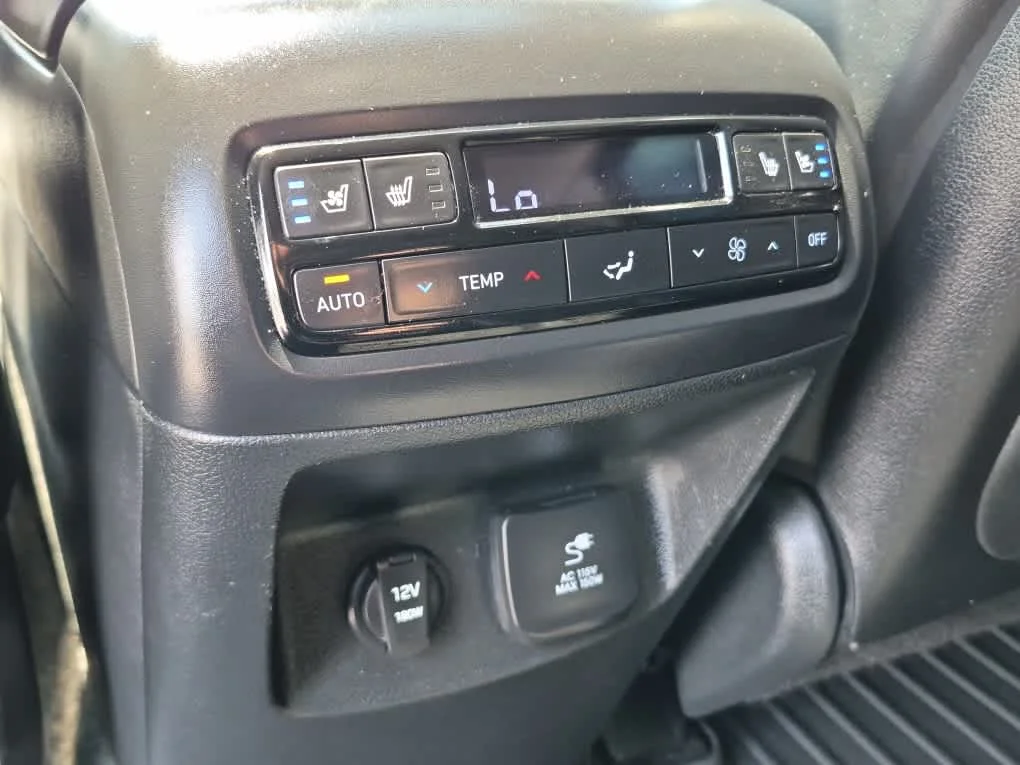 Certified Used 2024 Moonlight Cloud Hyundai SEL 7P image 9