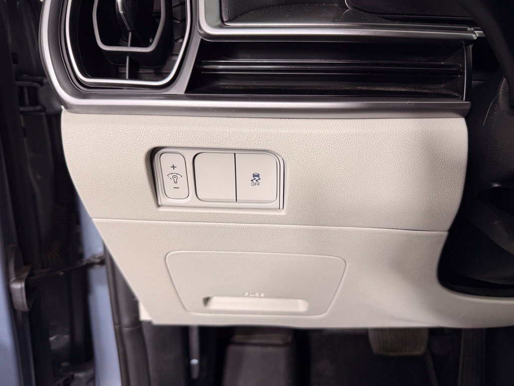 Used 2025 Silver Kia S image 25